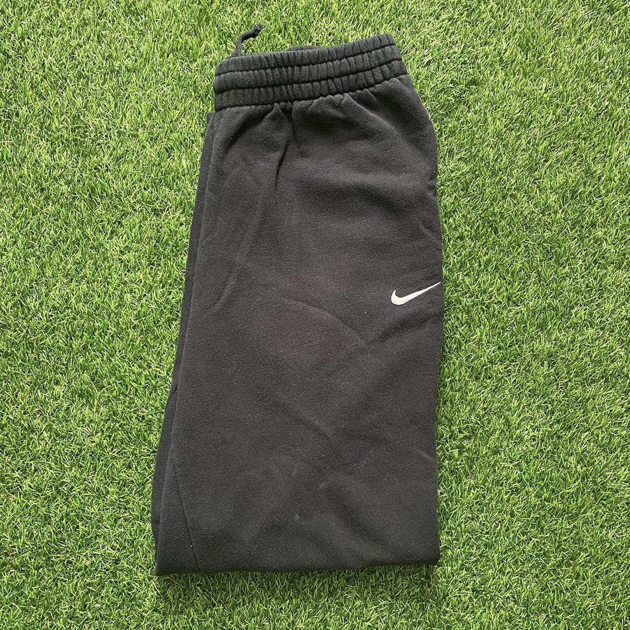 Nike Sweatpants A necessity in ur wardrobe, fits... - Depop