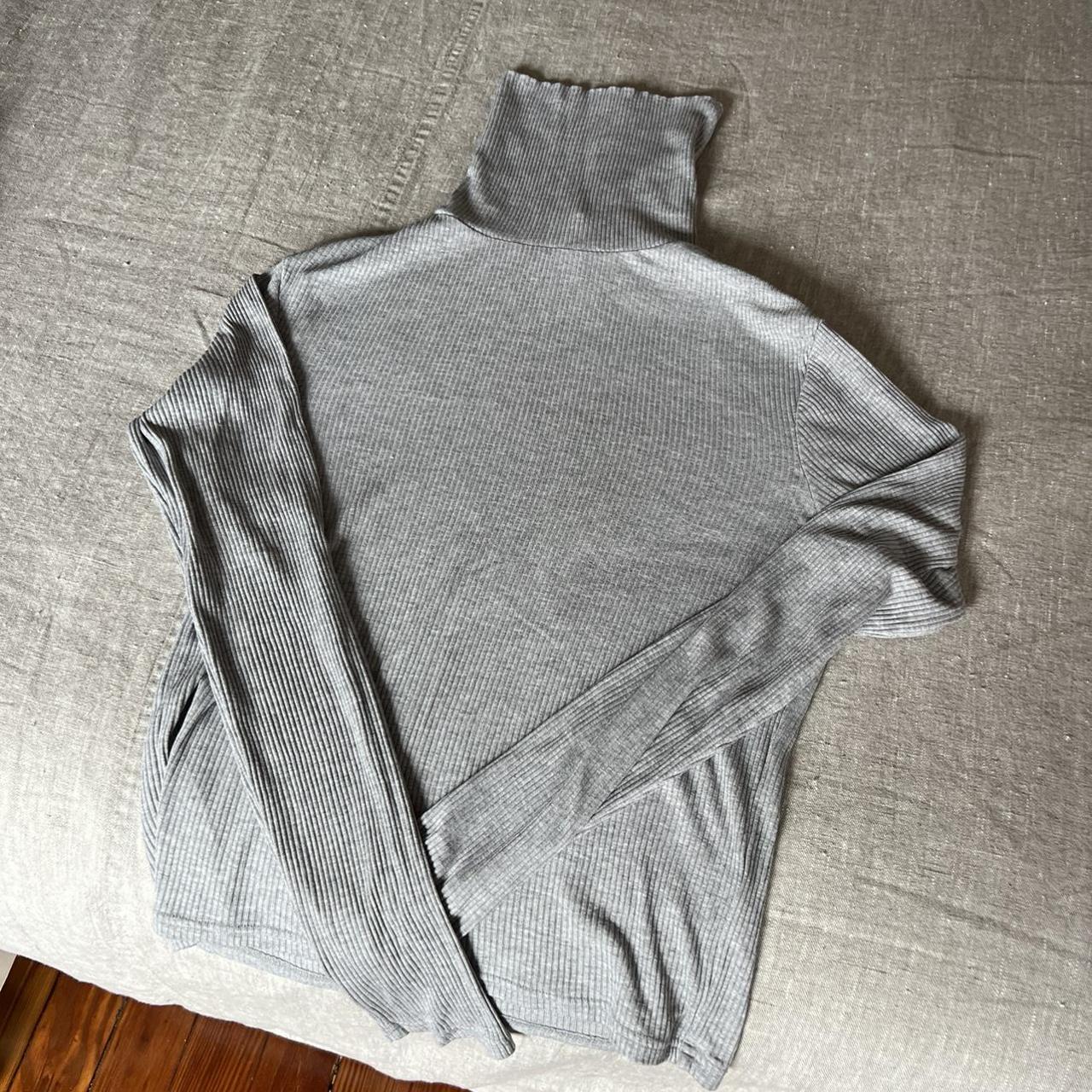 H&M light grey ribbed turtleneck long sleeve shirt.... - Depop