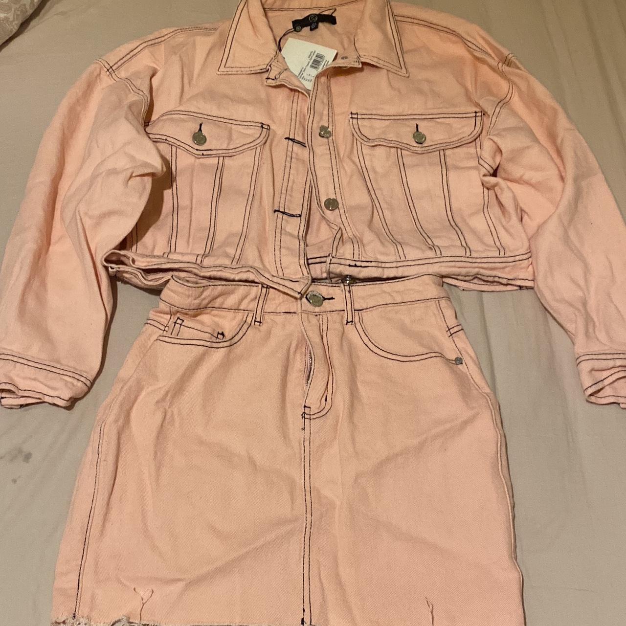 Pink cropped jacket with black outline a Depop