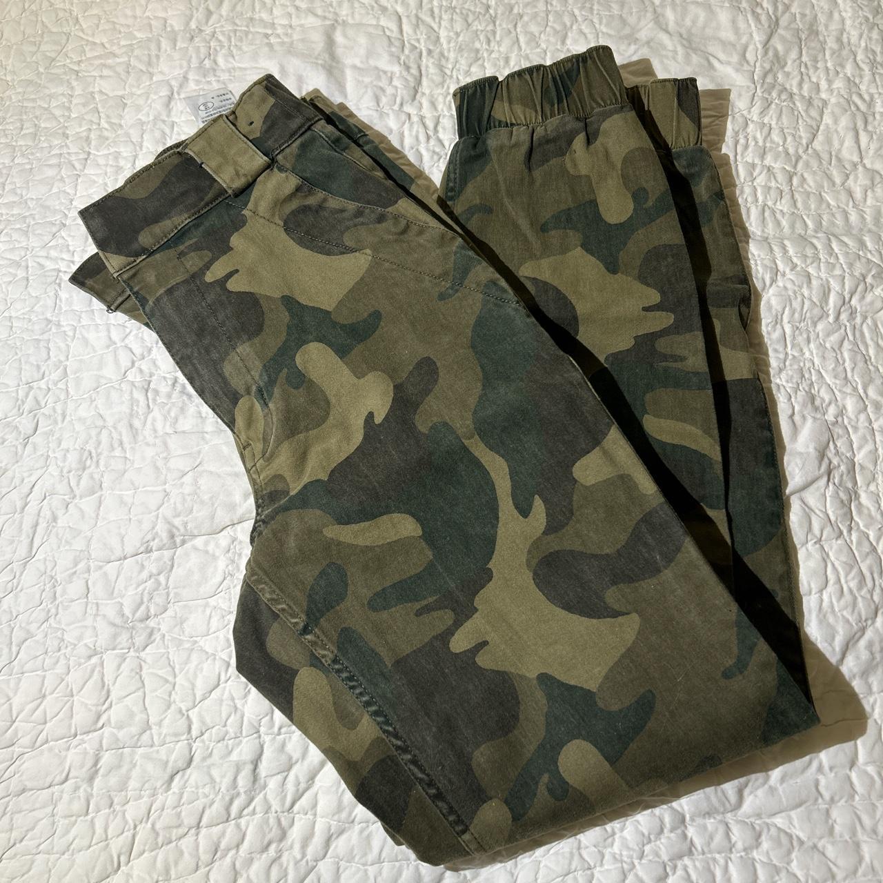 Hollister deals camo pants