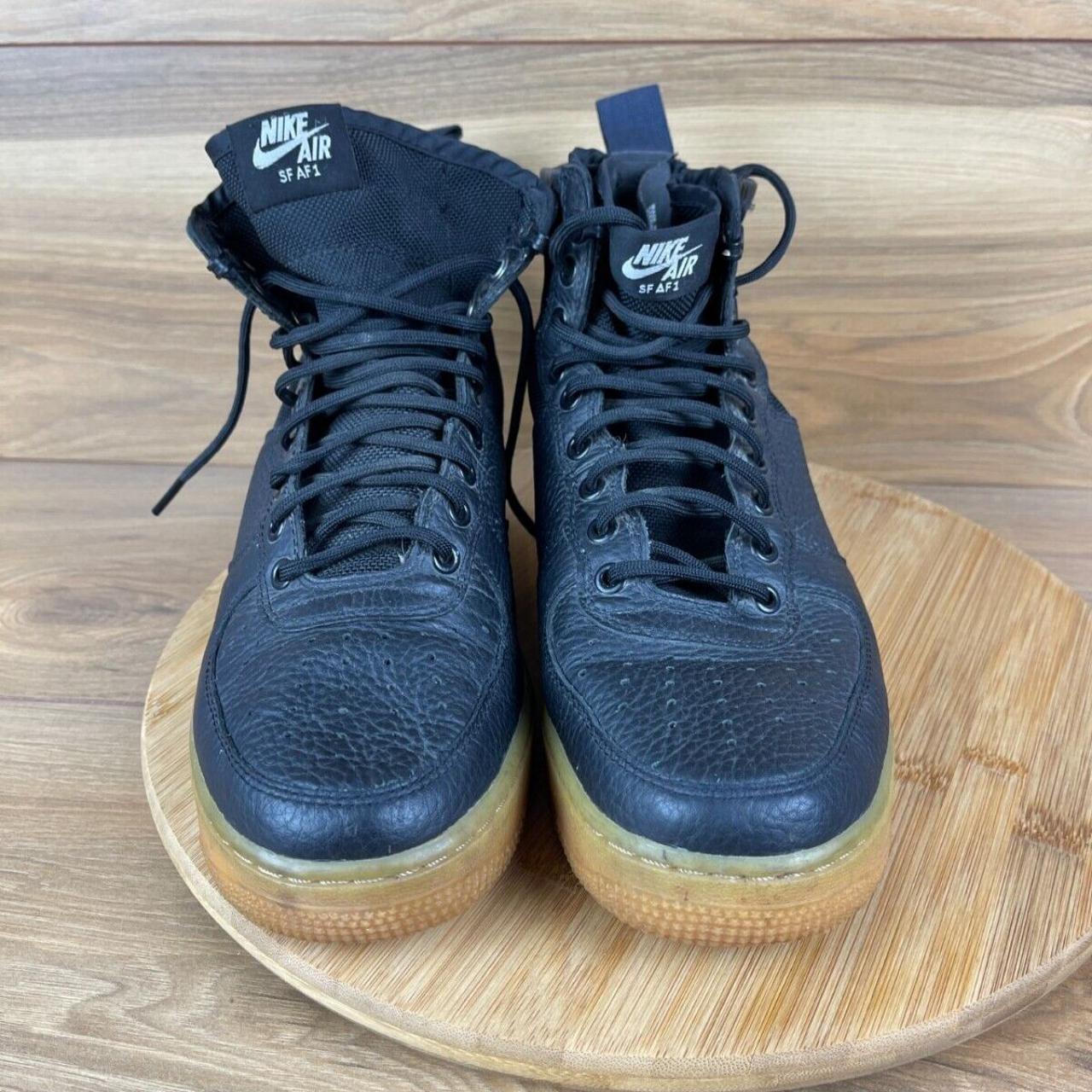black trainers nike