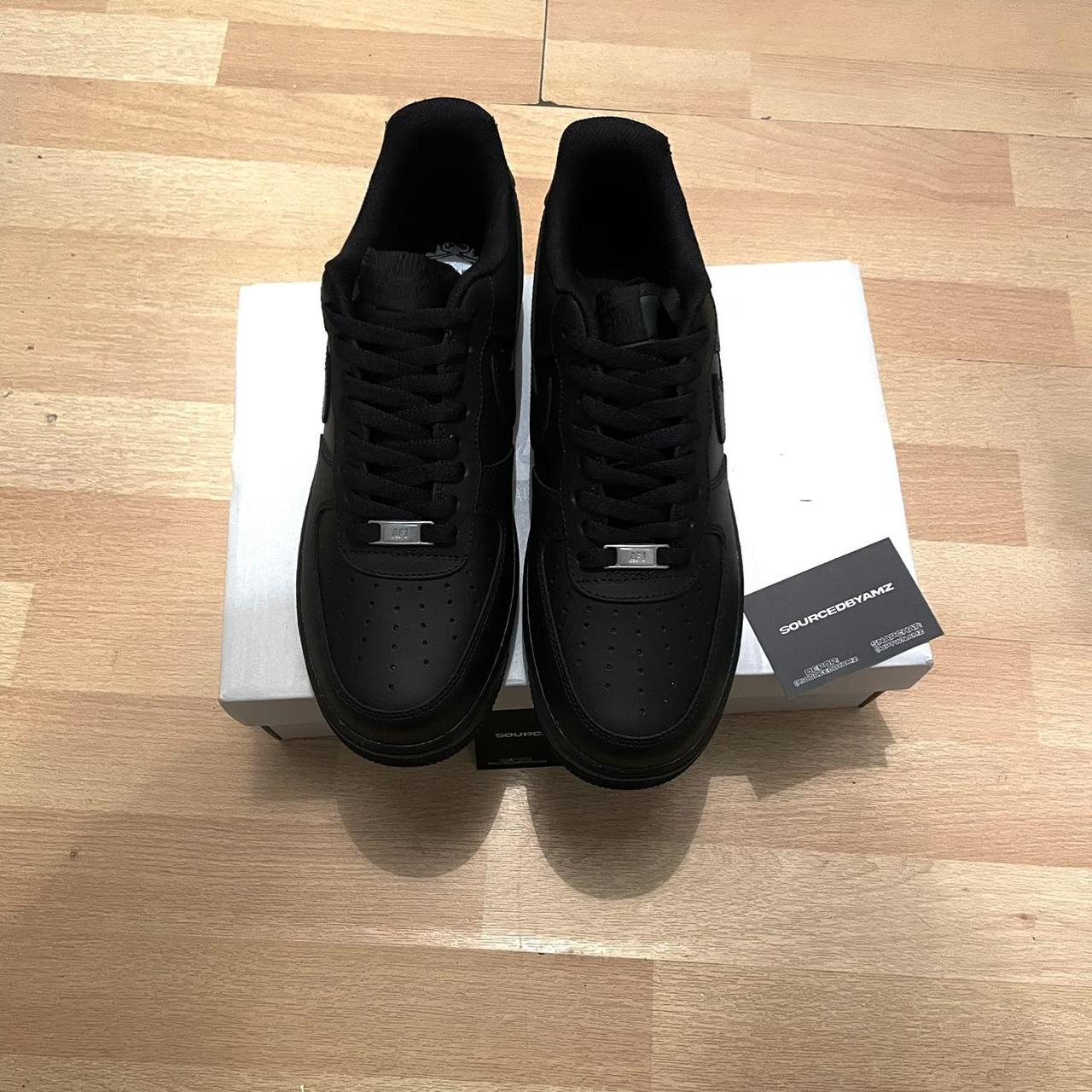 black airforce 1s size 7