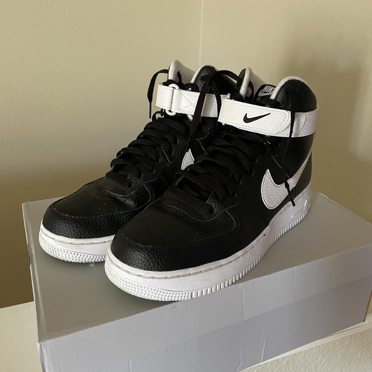 Nike Men's Black and White Trainers | Depop