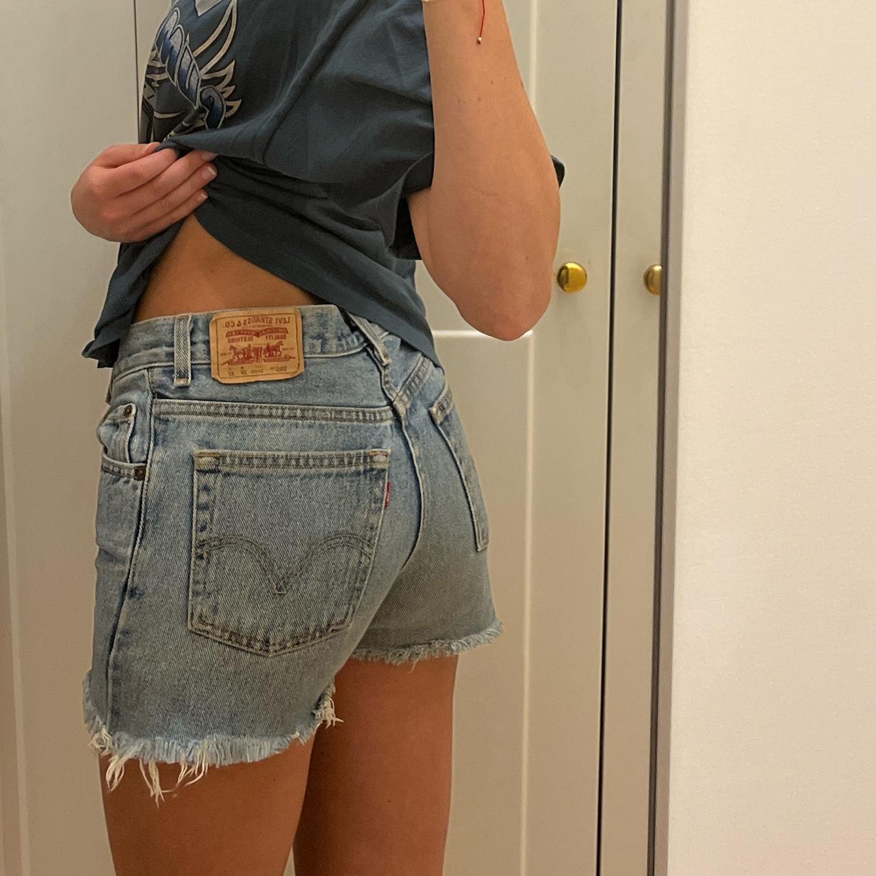 Levis best sale cutoff shorts