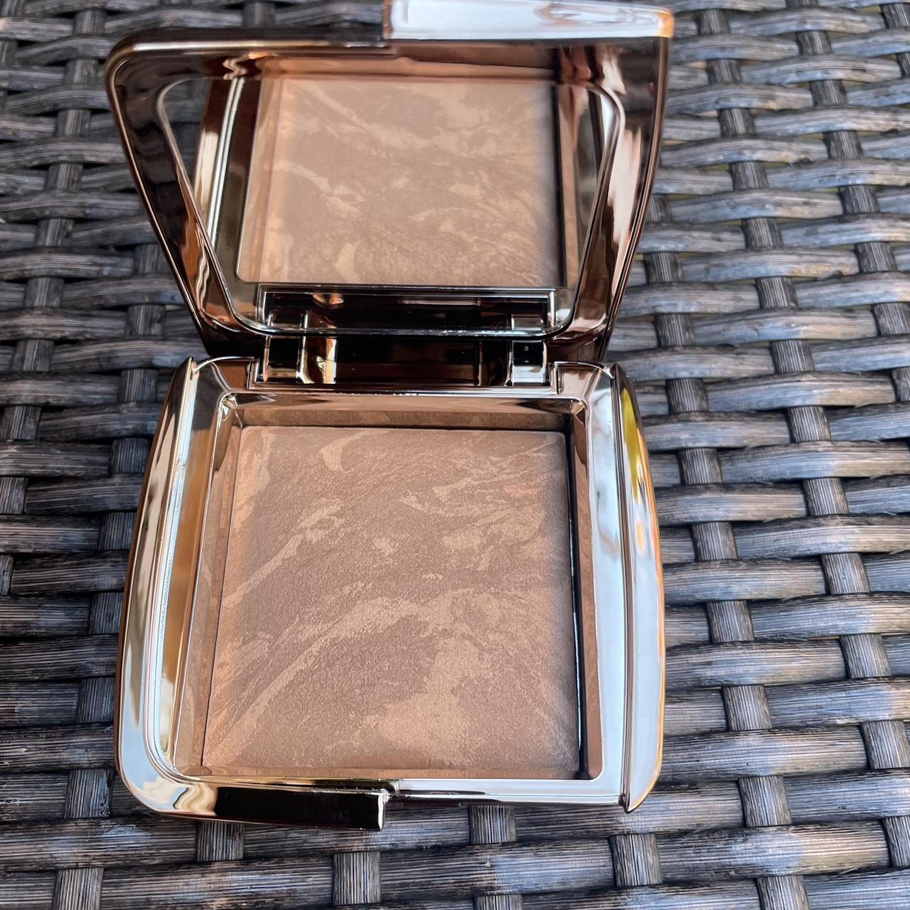 HOURGLASS Ambient Lighting Bronzer 11g Radiant... Depop