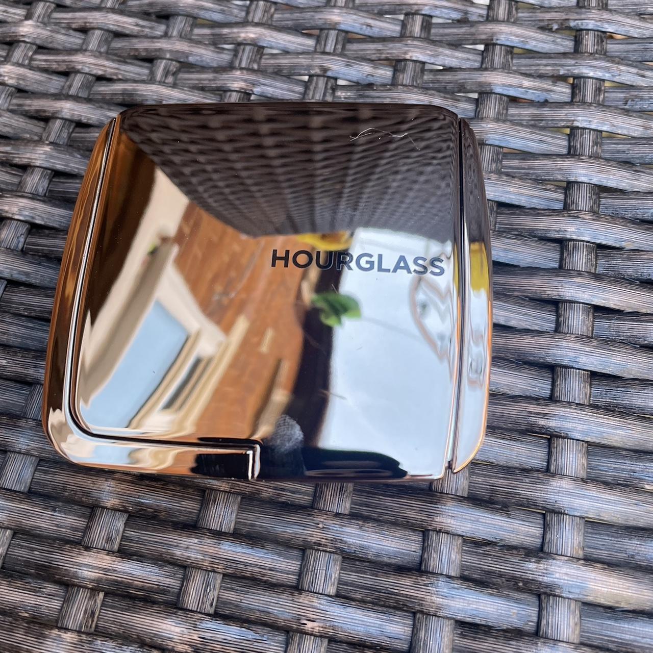 HOURGLASS Ambient Lighting Bronzer 11g Radiant... Depop