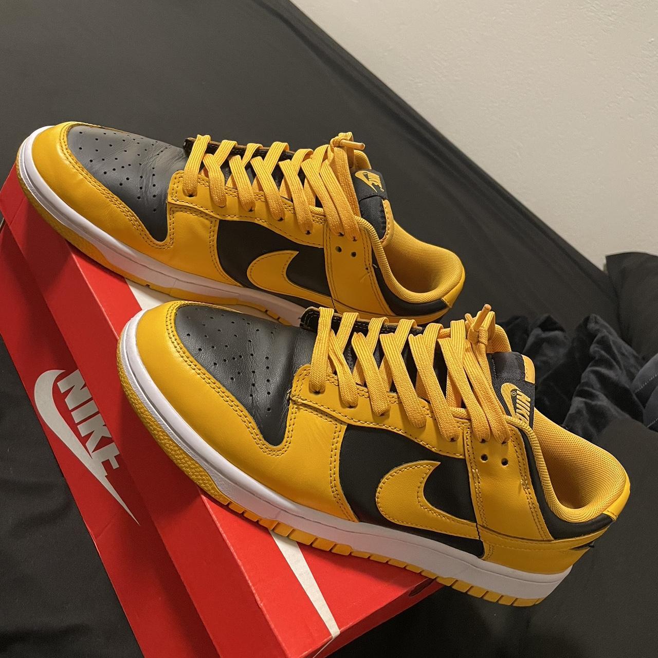 Nike Men's Yellow and Black Trainers | Depop