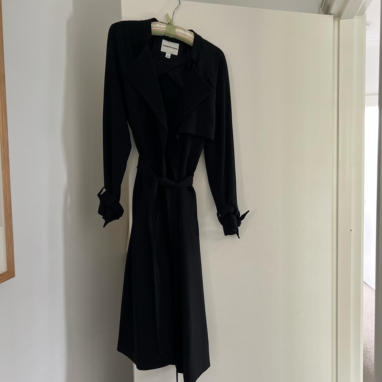 Country Road Women's Black Coat | Depop