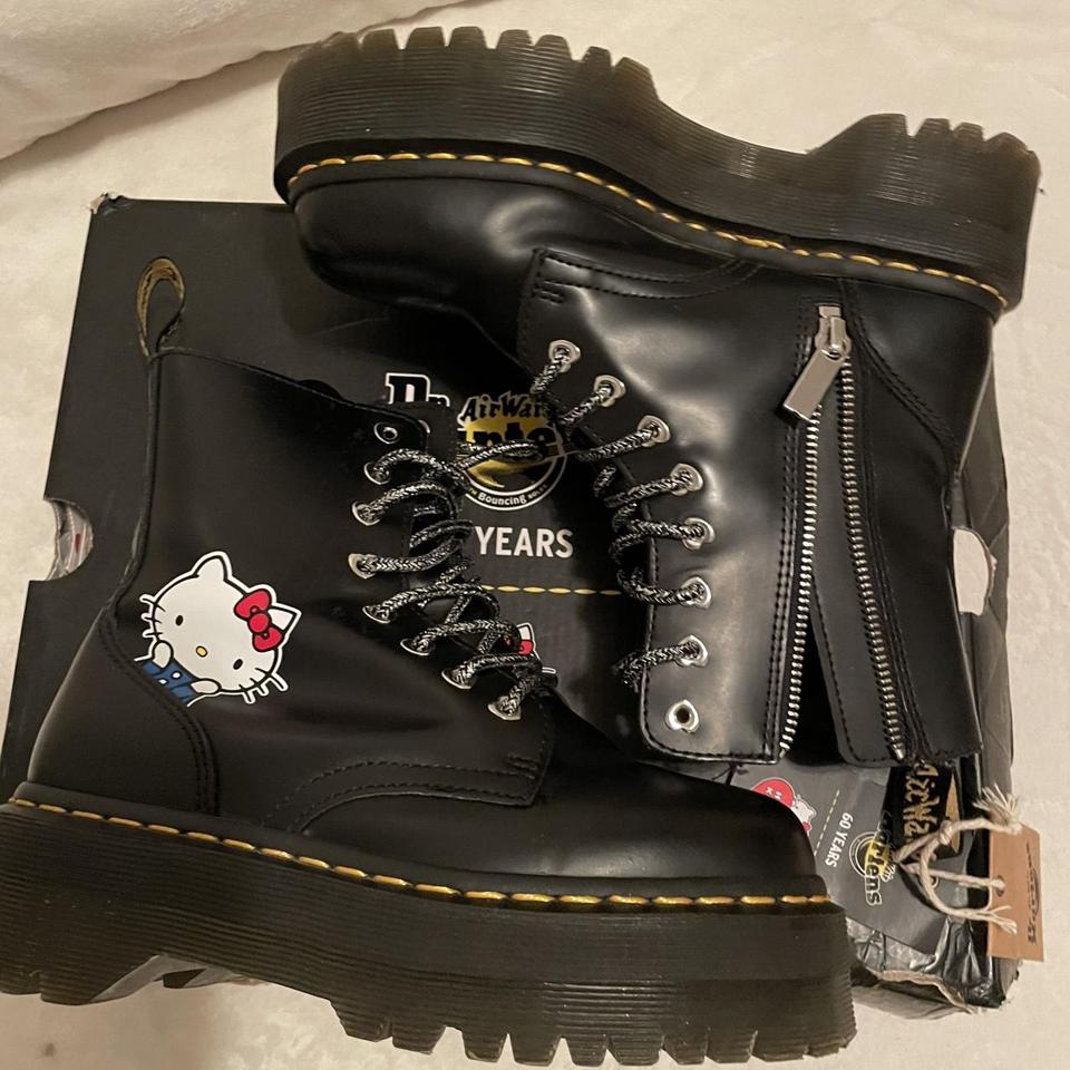 DR.MARTENS X HELLO KITTY「JADON」厚底8ホールブーツ - ブーツ