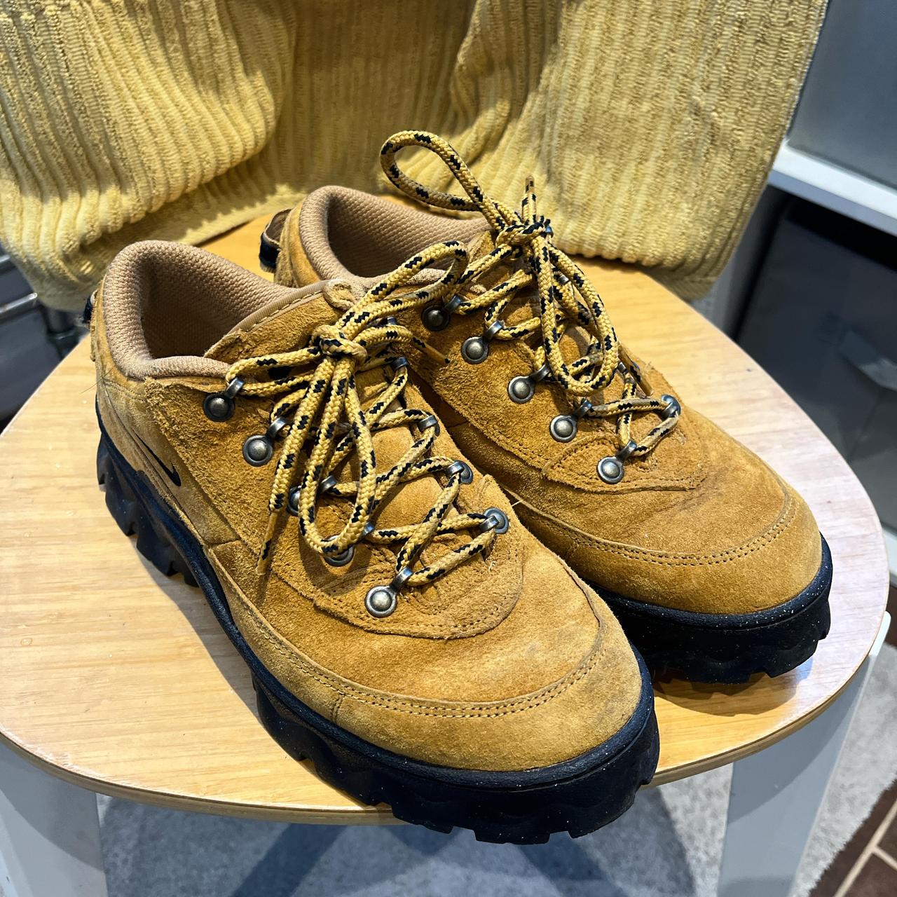 nike lahar low wheat