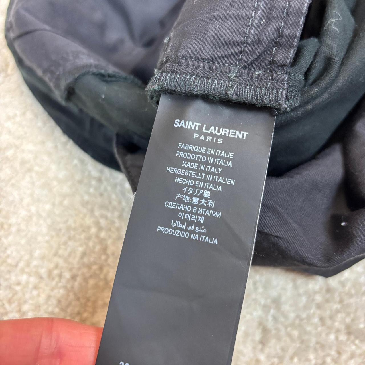 SAINT LAURENT PARIS チノパン 黒 2137124M0017 SAINT LAURENT PARIS チノパン 黒 2137124M0017 (Saint Laurent