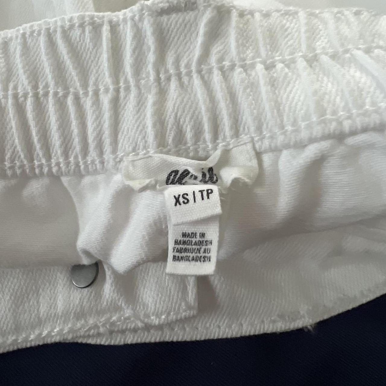 XS aerie white shorts - cute and very comfy Worn... - Depop