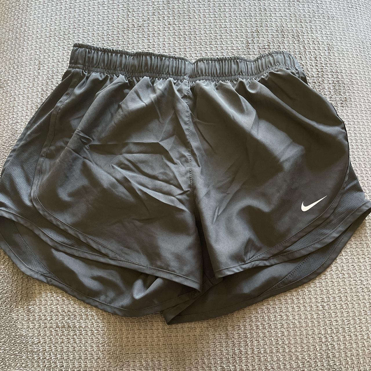 womens shorts nike black