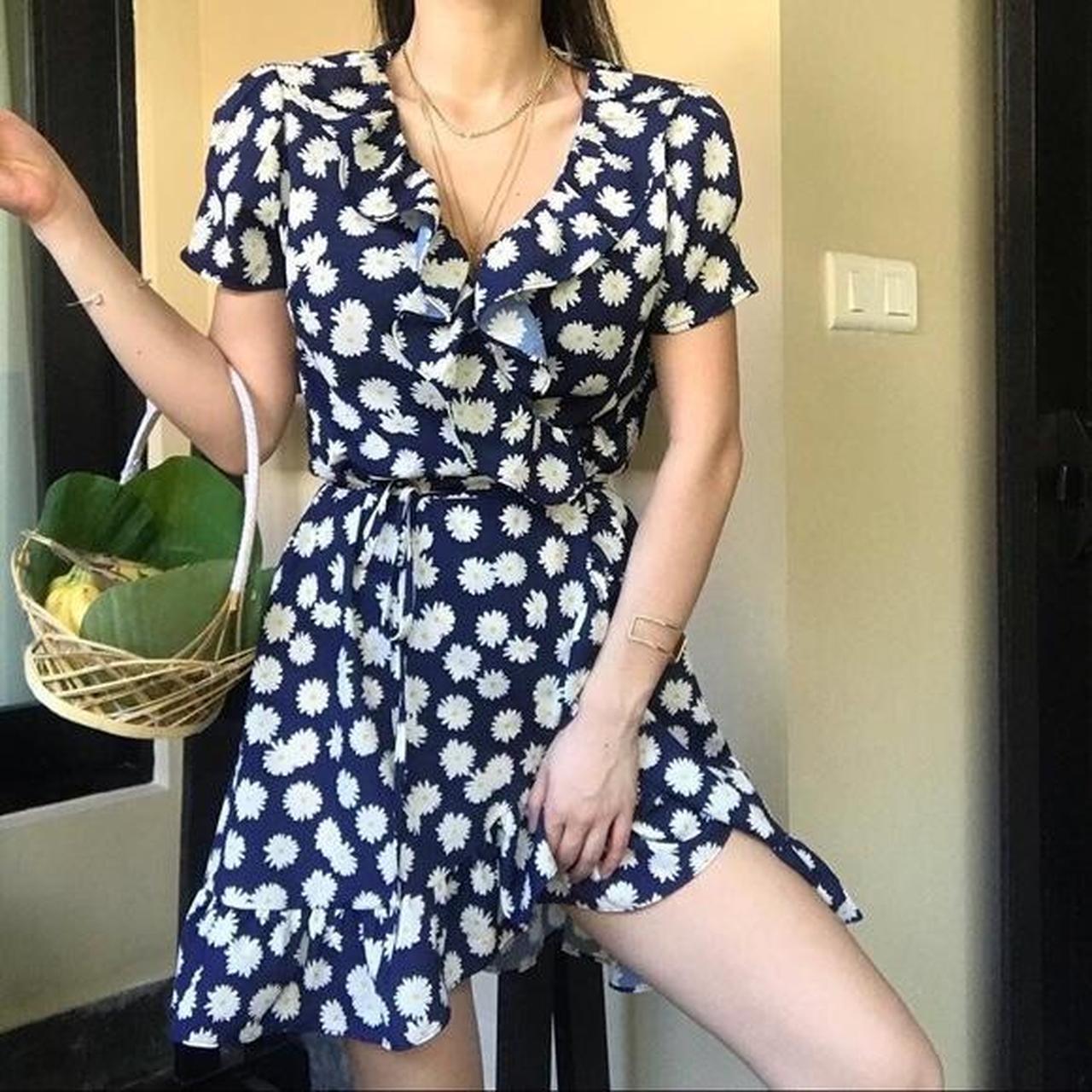 Realization Par Valentina Dress in Daisy This dress... - Depop
