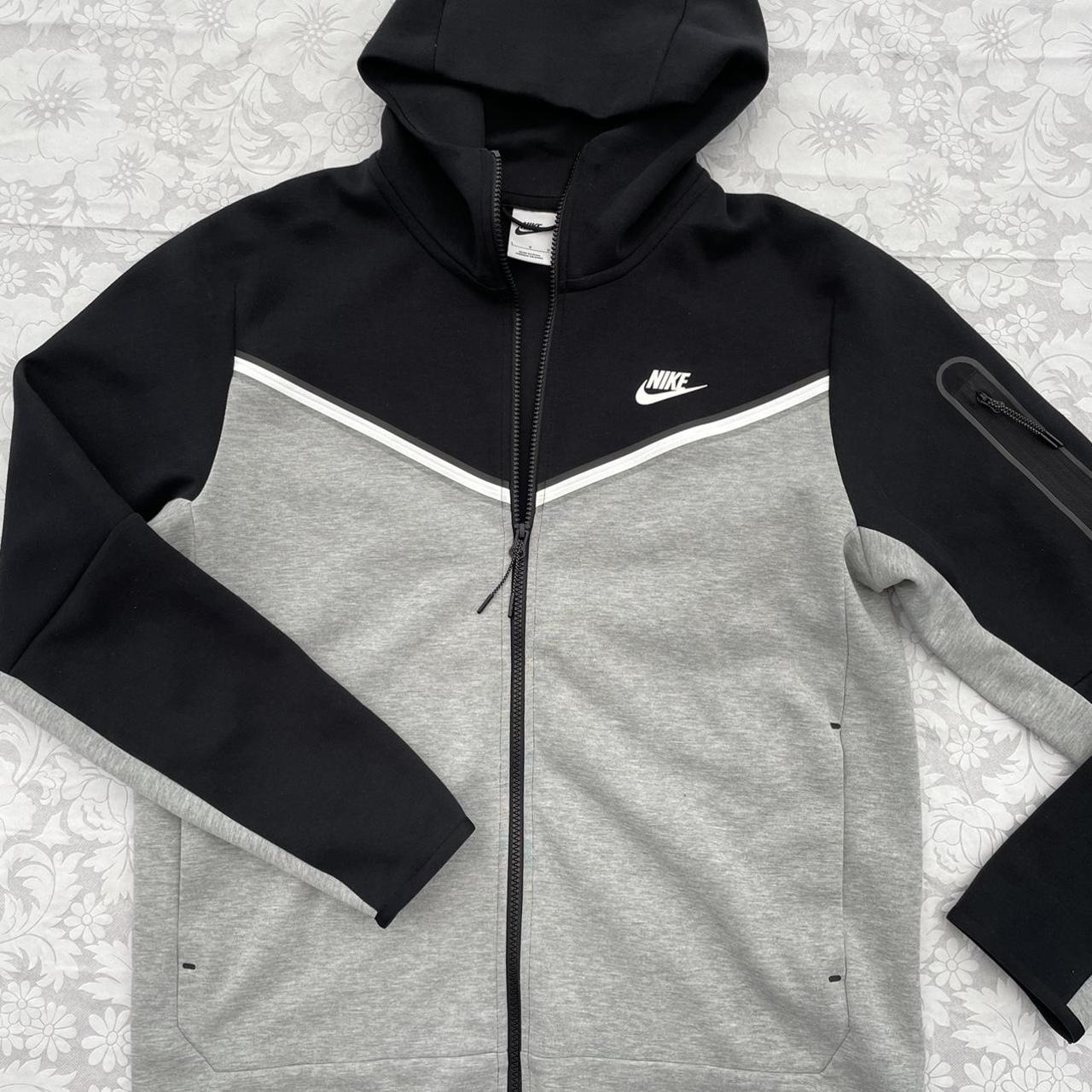 Nike Men's Black and Grey Coat | Depop
