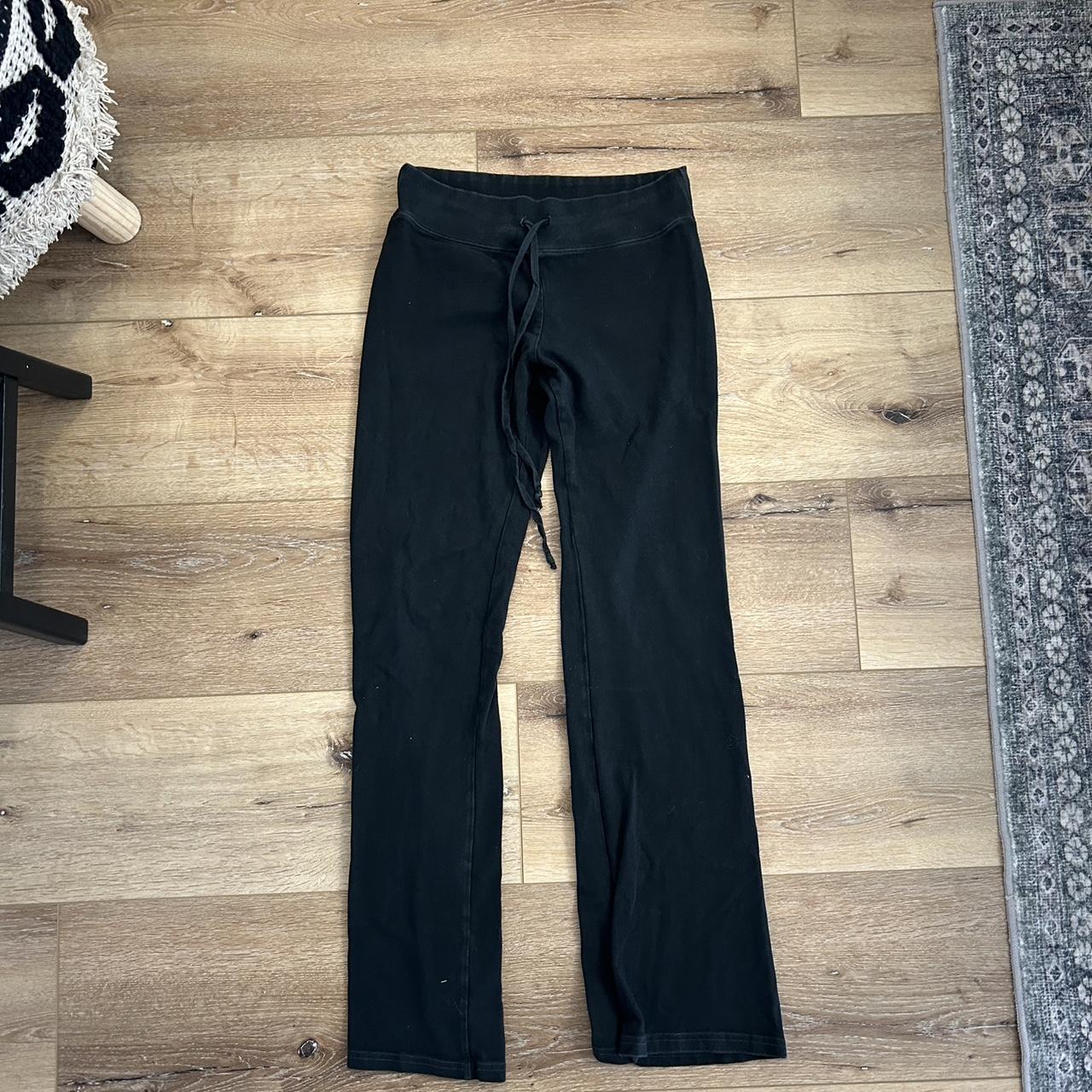 Brandy melville yoga pants black barely worn - Depop