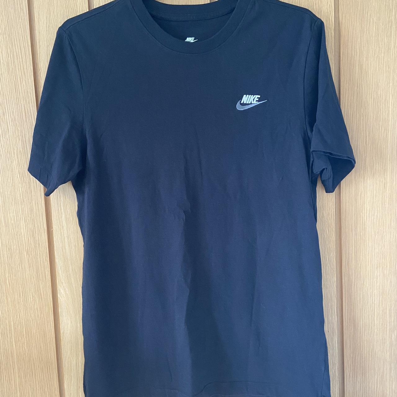 Nike Men's Black and Grey T-shirt | Depop