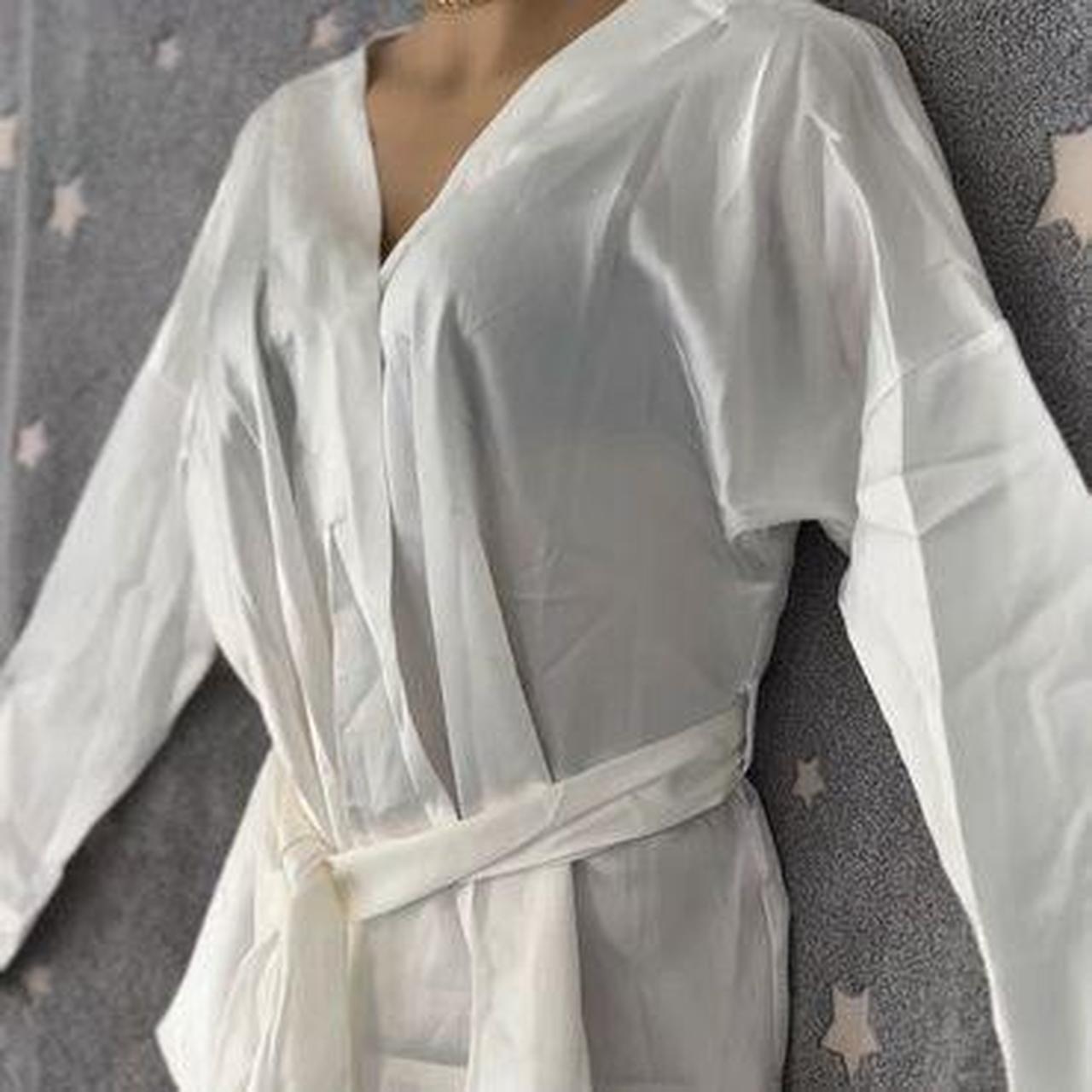 Missguided silk robe in white Size 6 8 and 10 The