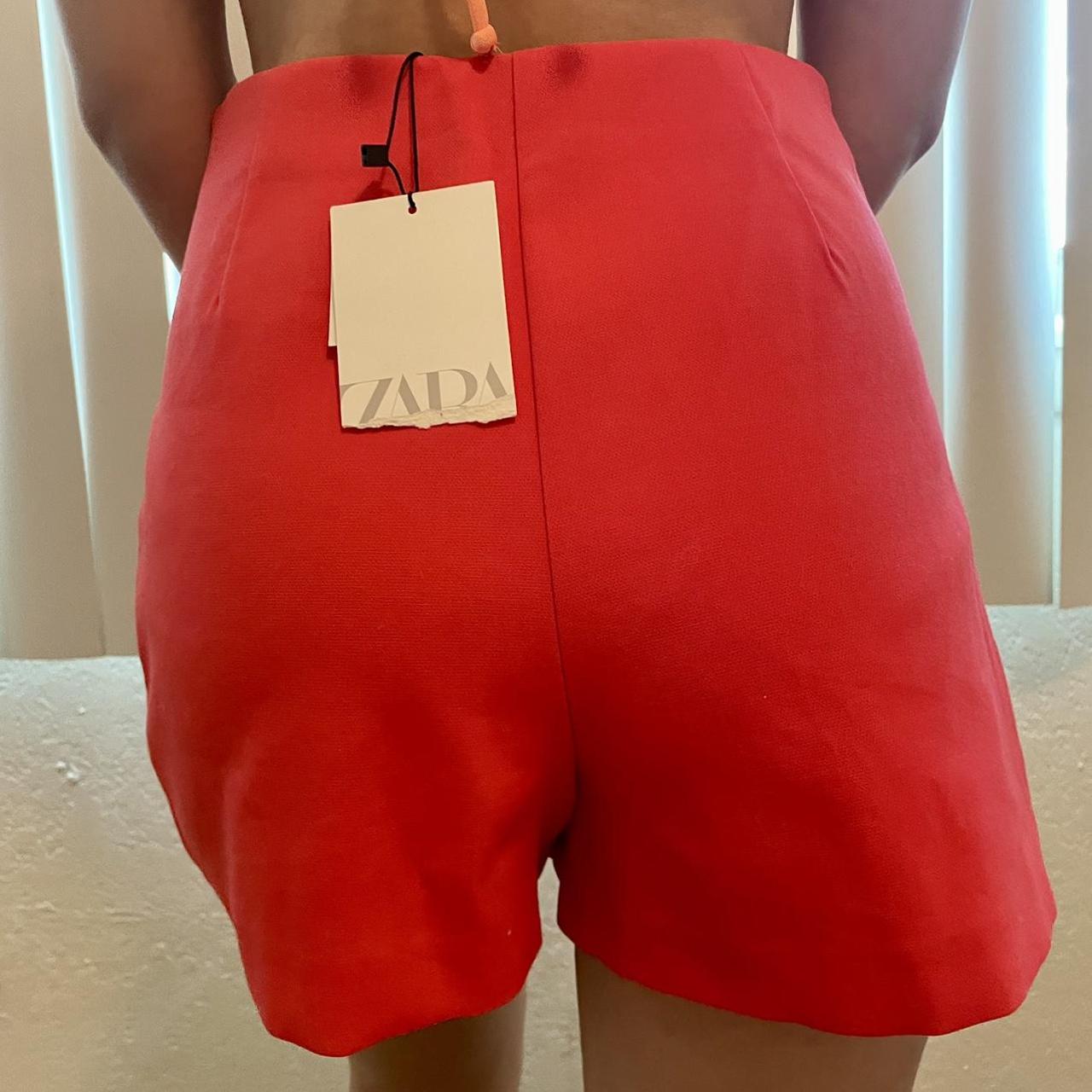 This Zara burnt orange/red skort has a beautiful fit... Depop