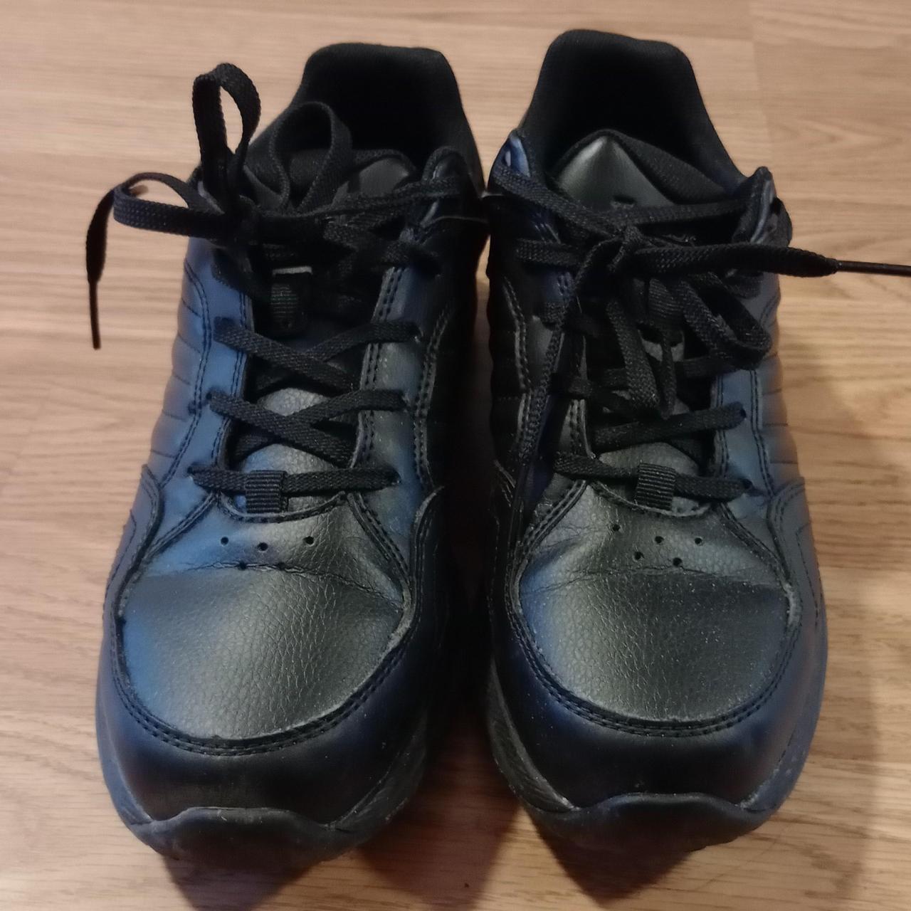 non slip black trainers