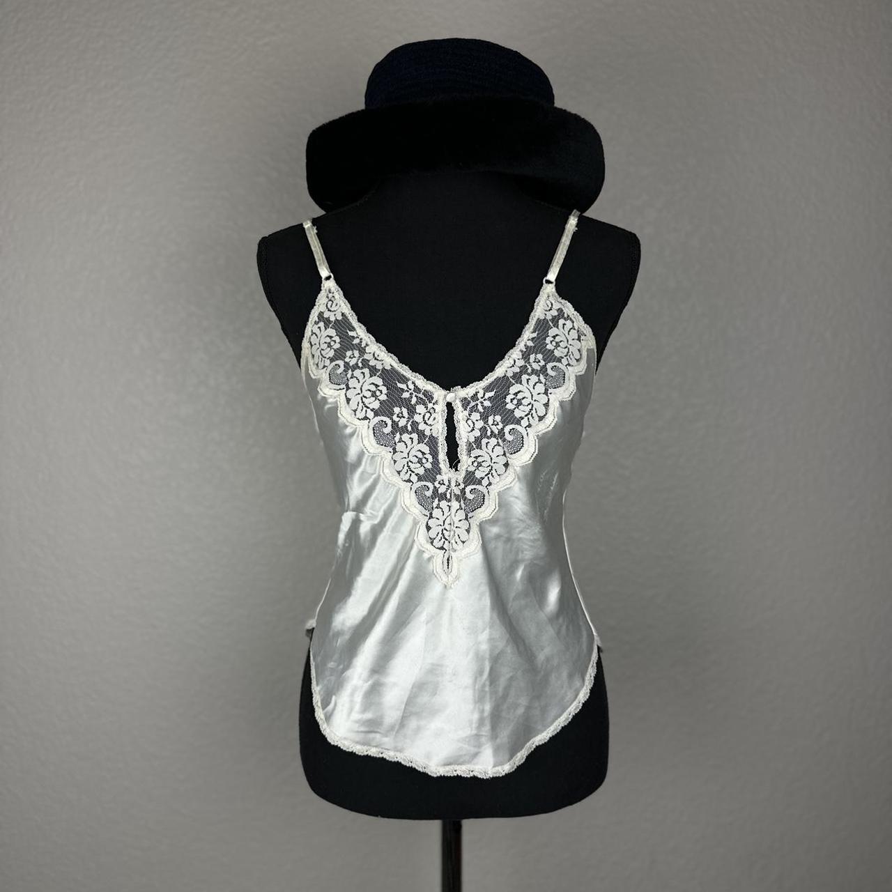 1970s white lace tank top. lace bust with center - Depop