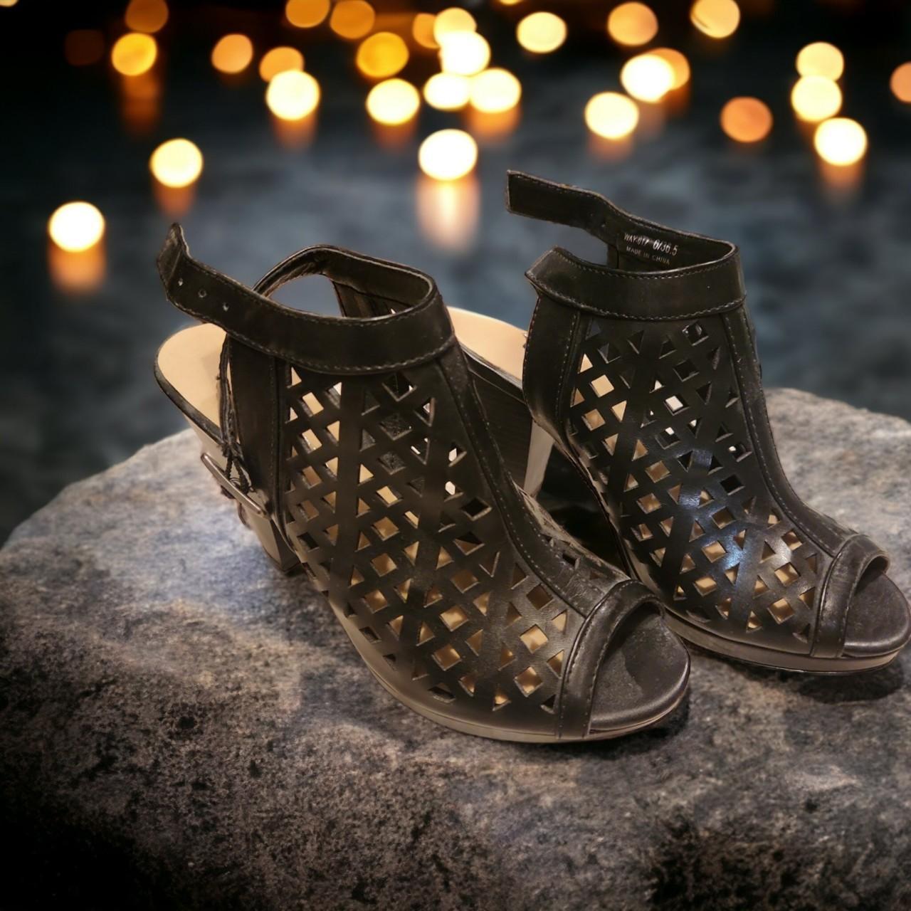 cl by chinese laundry