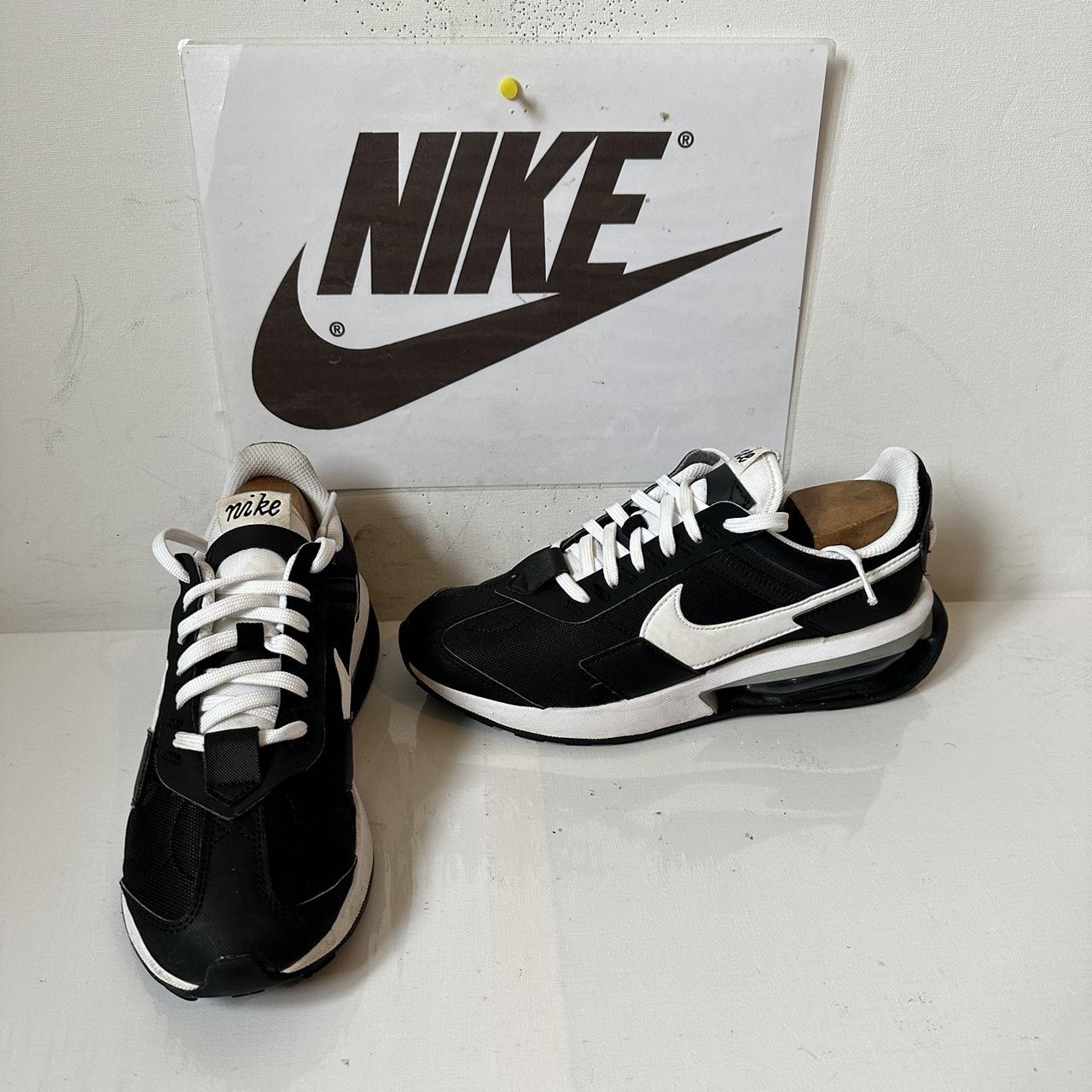 ladies black nike trainers size 6