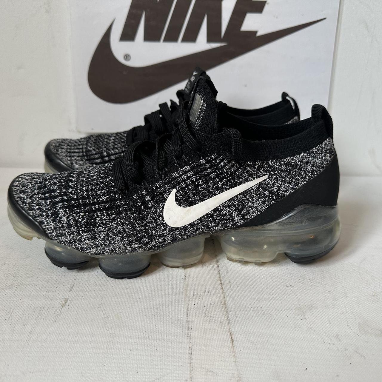 white and black vapormax flyknit