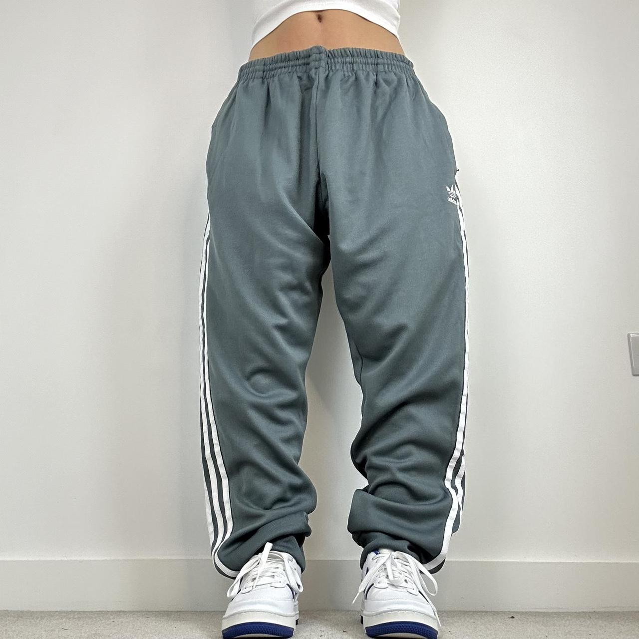 Adidas Women's Gray Sweatpants/ Joggers Size - Depop