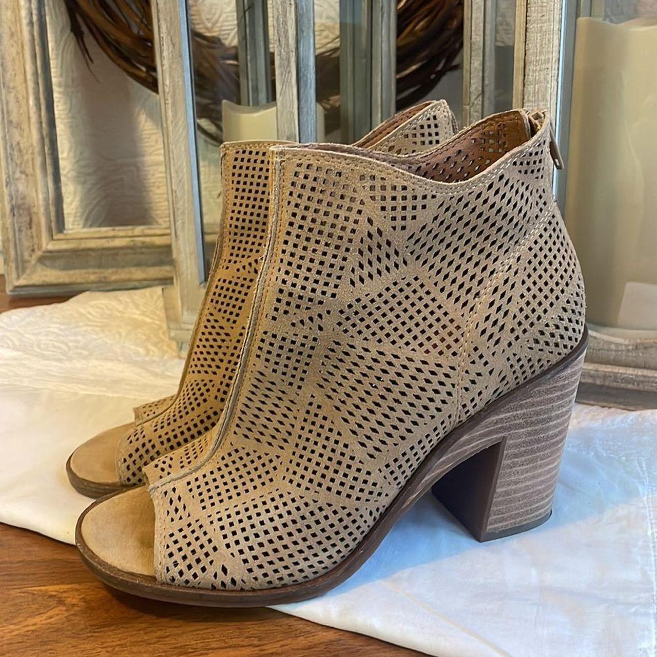 Lucky brand larise bootie tan best sale