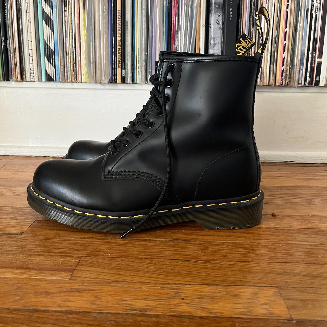 Womens size store 9 doc martens