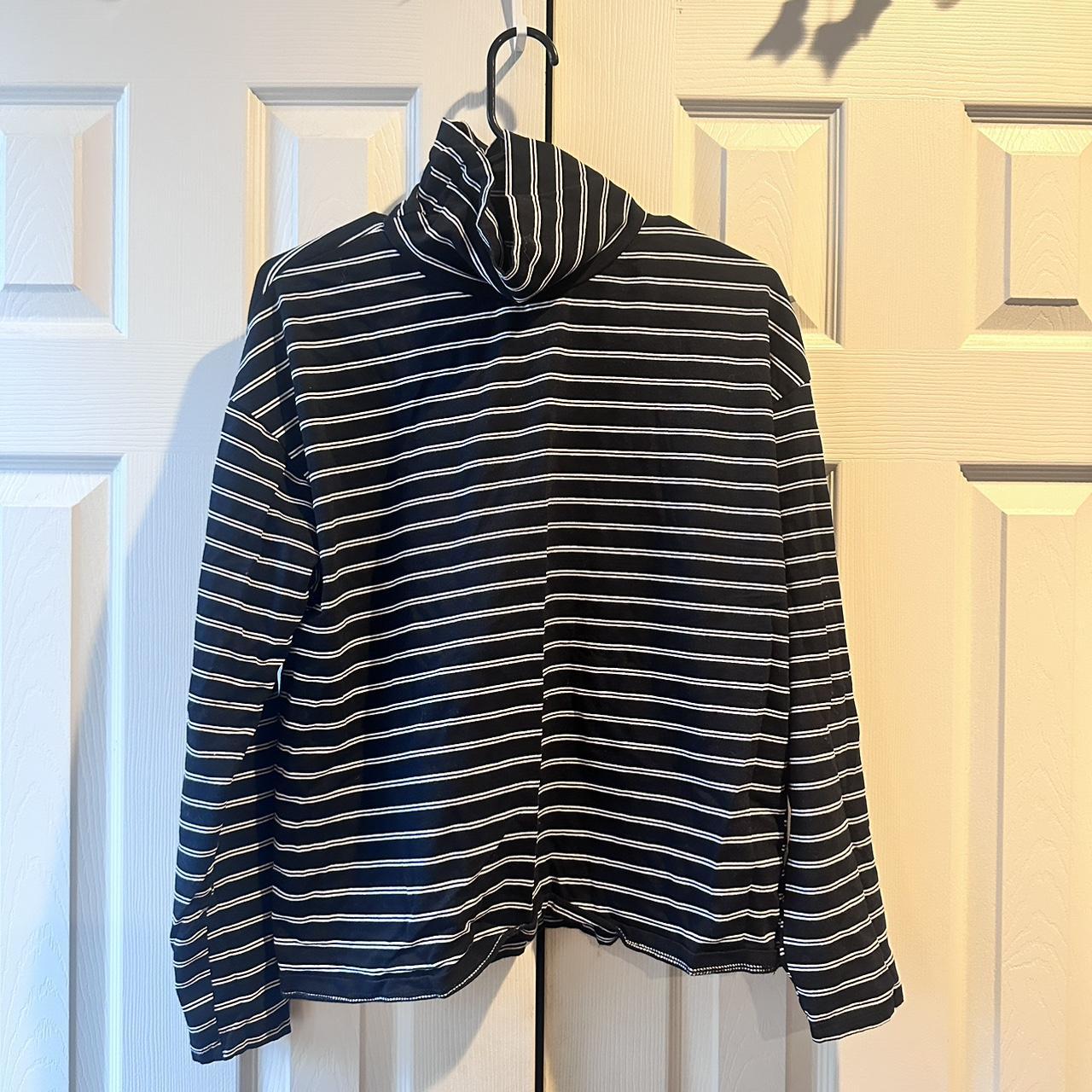 DAZY Women's Black and White Jumper | Depop