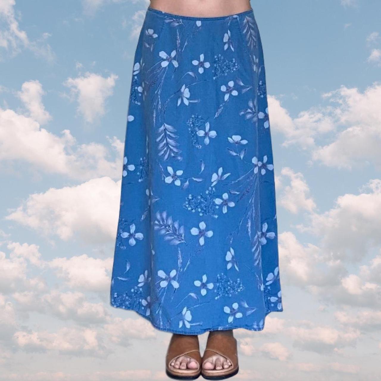 Liz Claiborne blue floral print maxi skirt with... - Depop