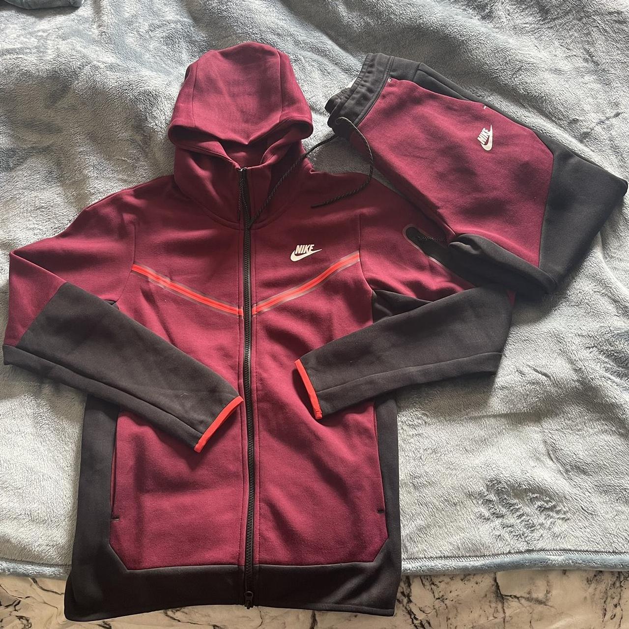 nike tech fleece hoodie burgundy