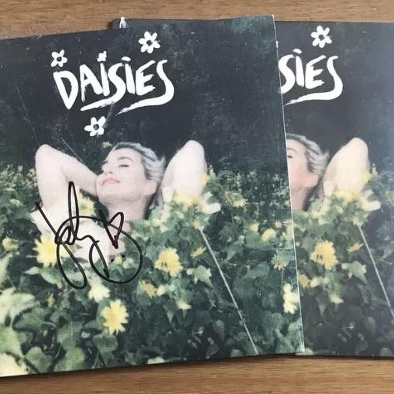 KATY top PERRY DAISIES SIGNED VINYL