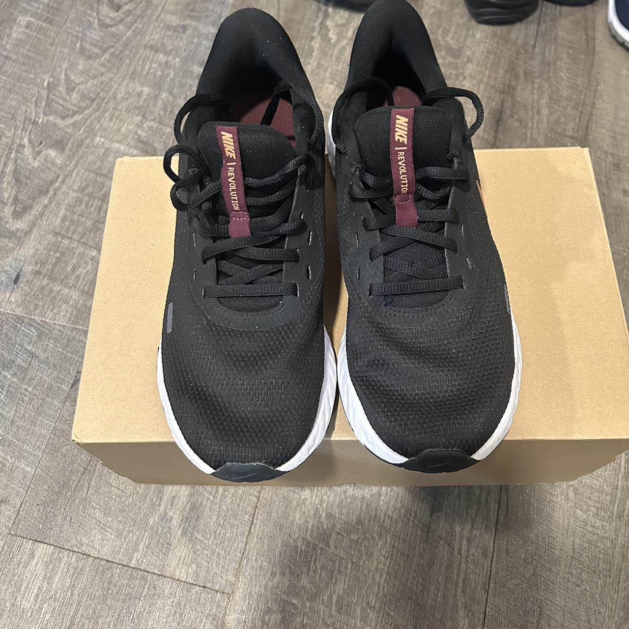 nike revolution 5 burgundy