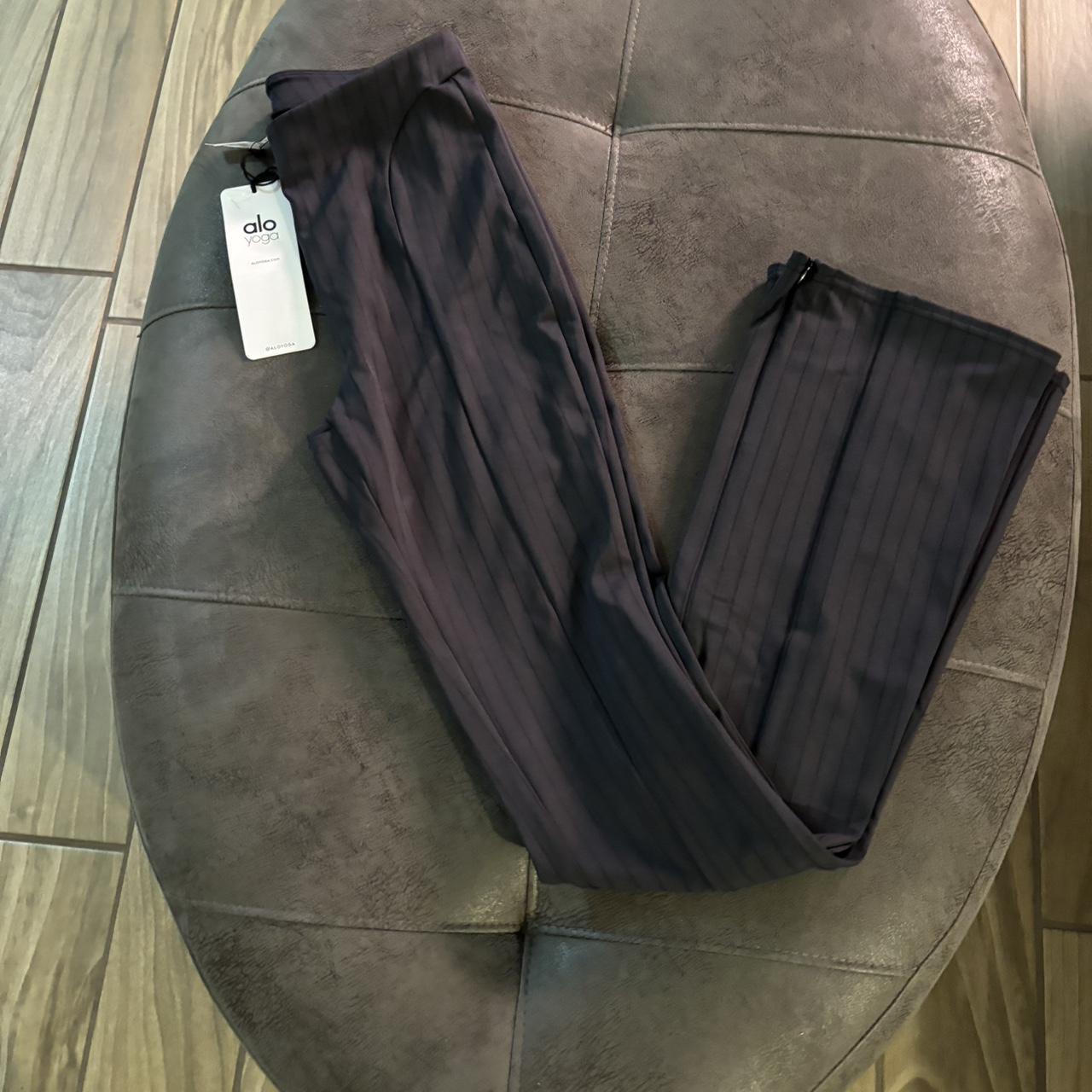 スパッツ・レギンス [Alo Yoga] High-Waist Pinstripe Zip It Flare Legging High-Waist Pinstripe Zip It Flare Legging - Anthracite/Black