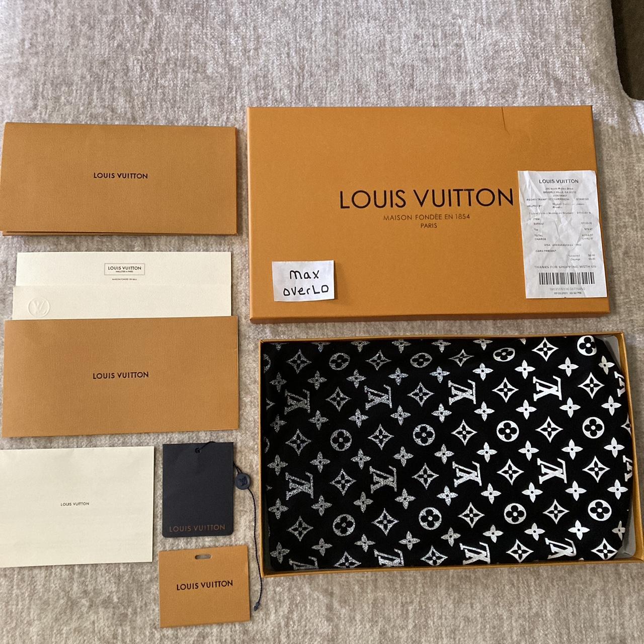 Louis Vuitton Pendant Embroidery T-Shirt Excellent - Depop
