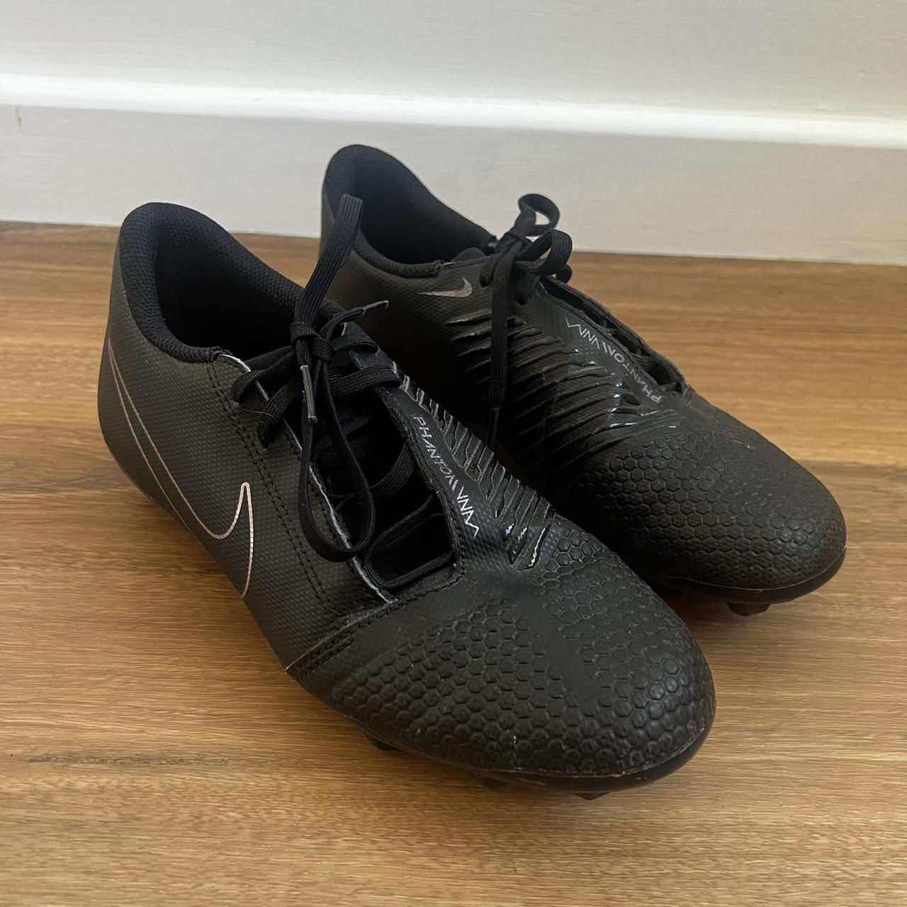 faulty nike football boots