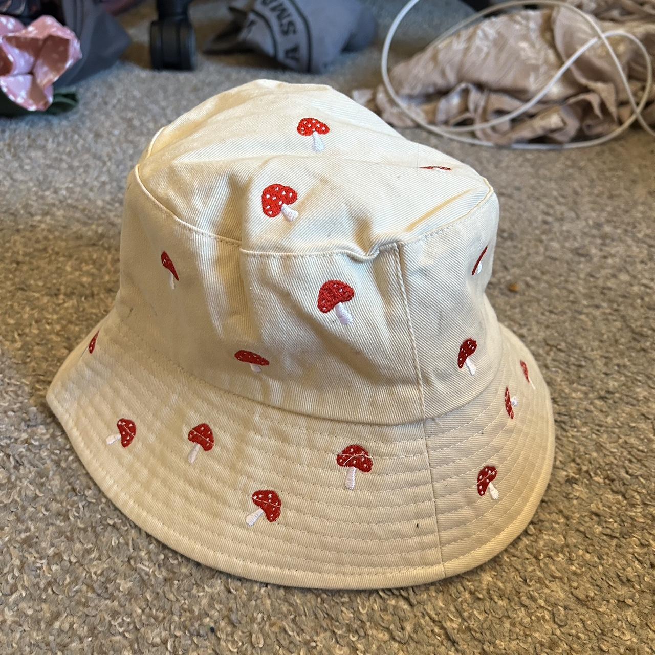 Bucket hat - Depop
