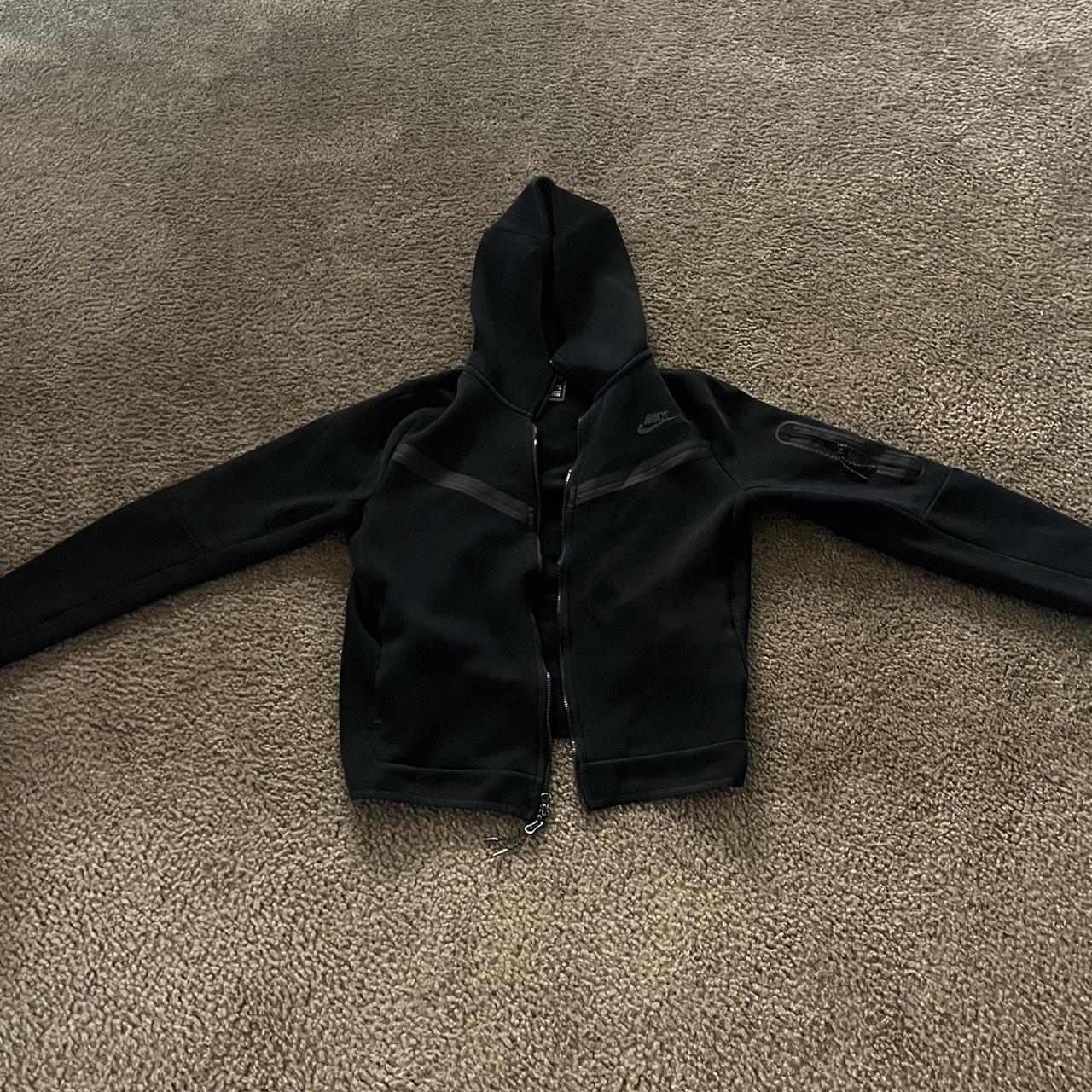 Black Nike Tech. ZIPPER IS BROKEN!! - Depop