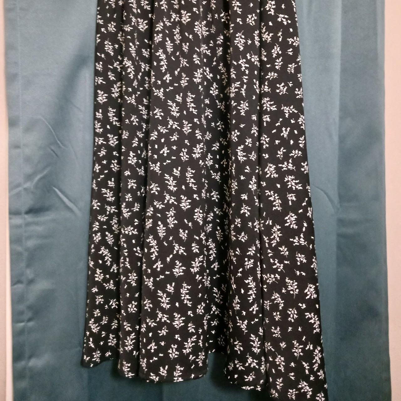 Size M black and white floral maxi skirt Stretchy... - Depop