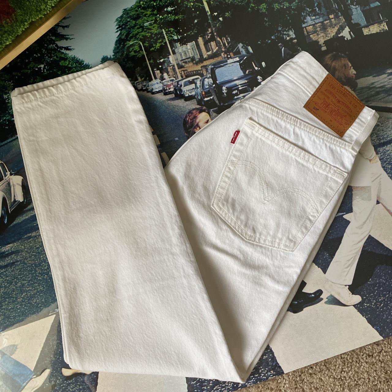 Levi's Women's White Jeans | Depop