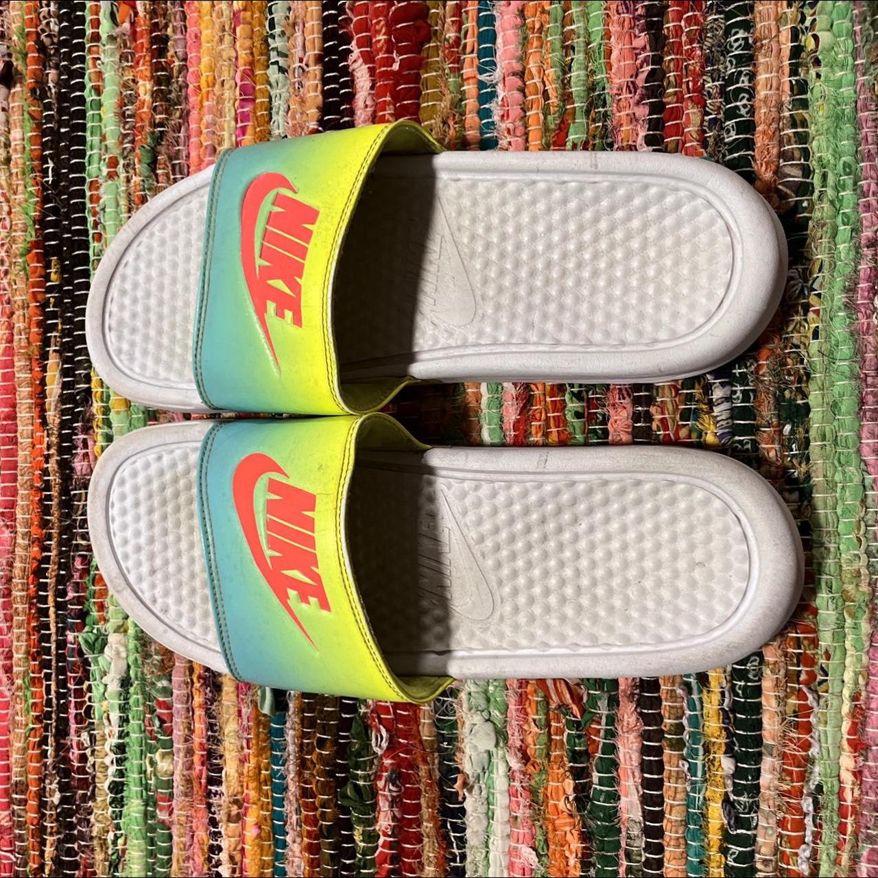 Rainbow slides nike hotsell