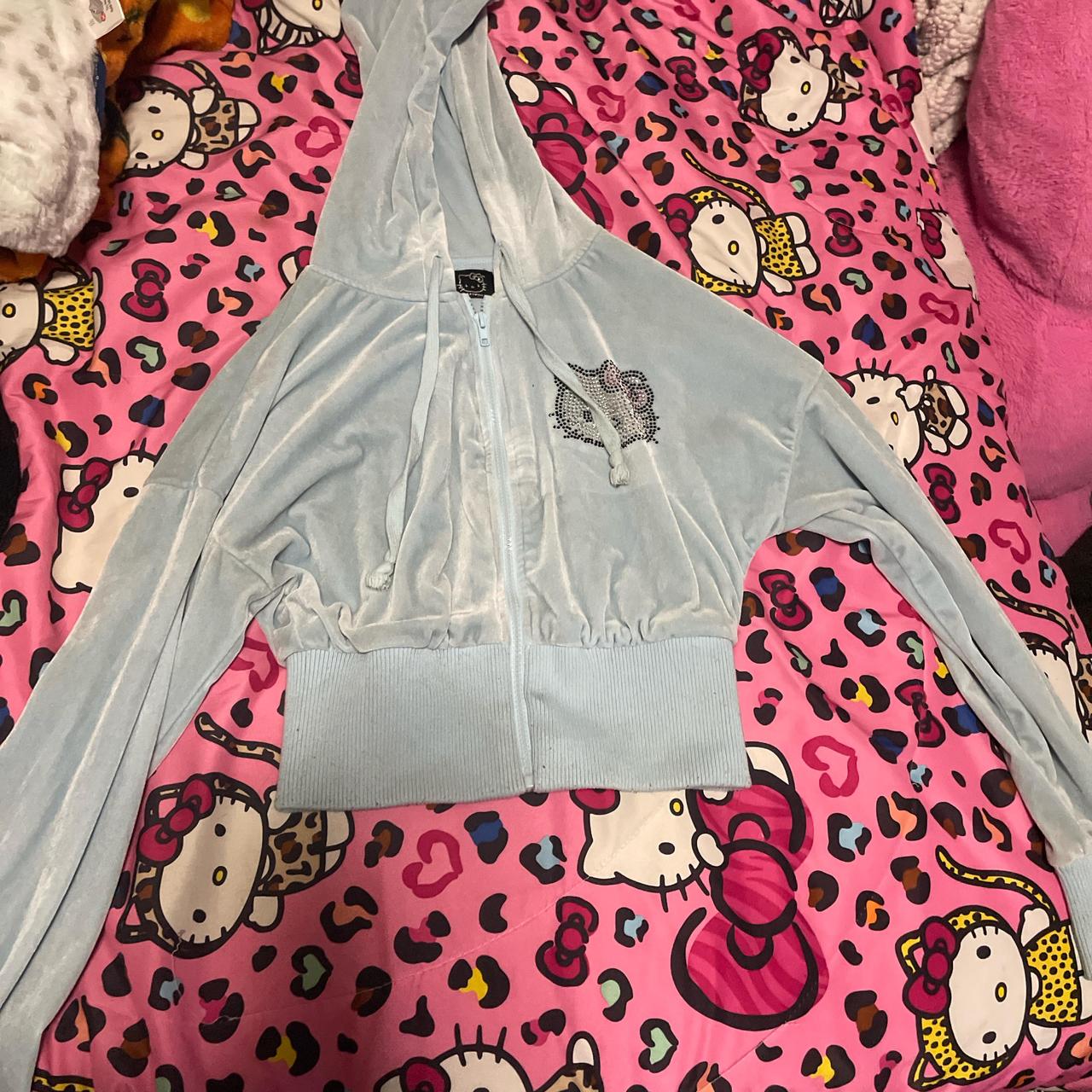 item listed by hxlloxkxtty