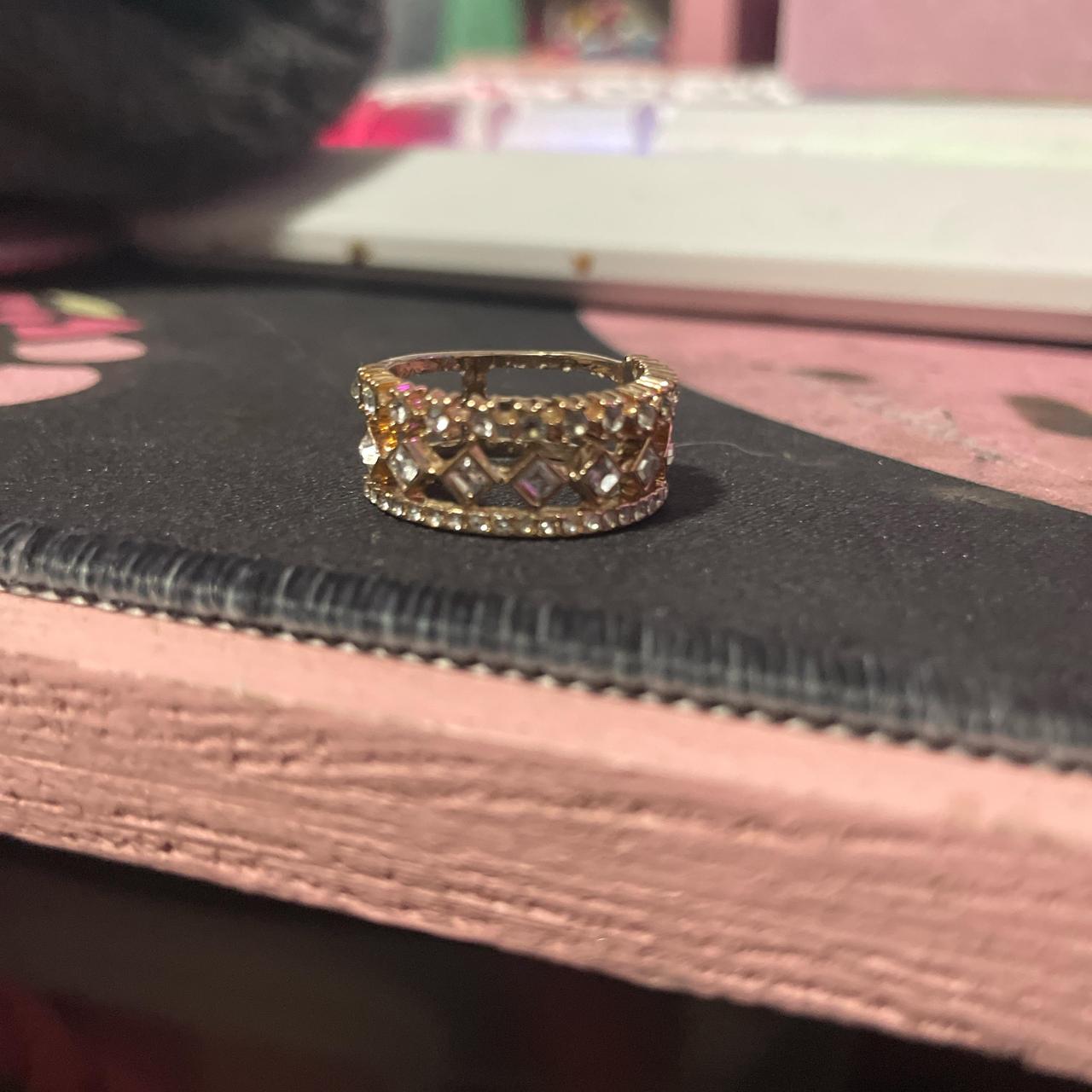 item listed by hxlloxkxtty
