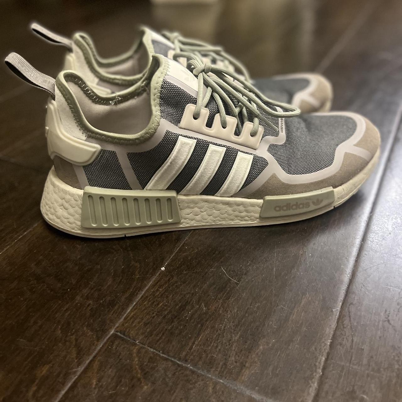 Kanye nmd top