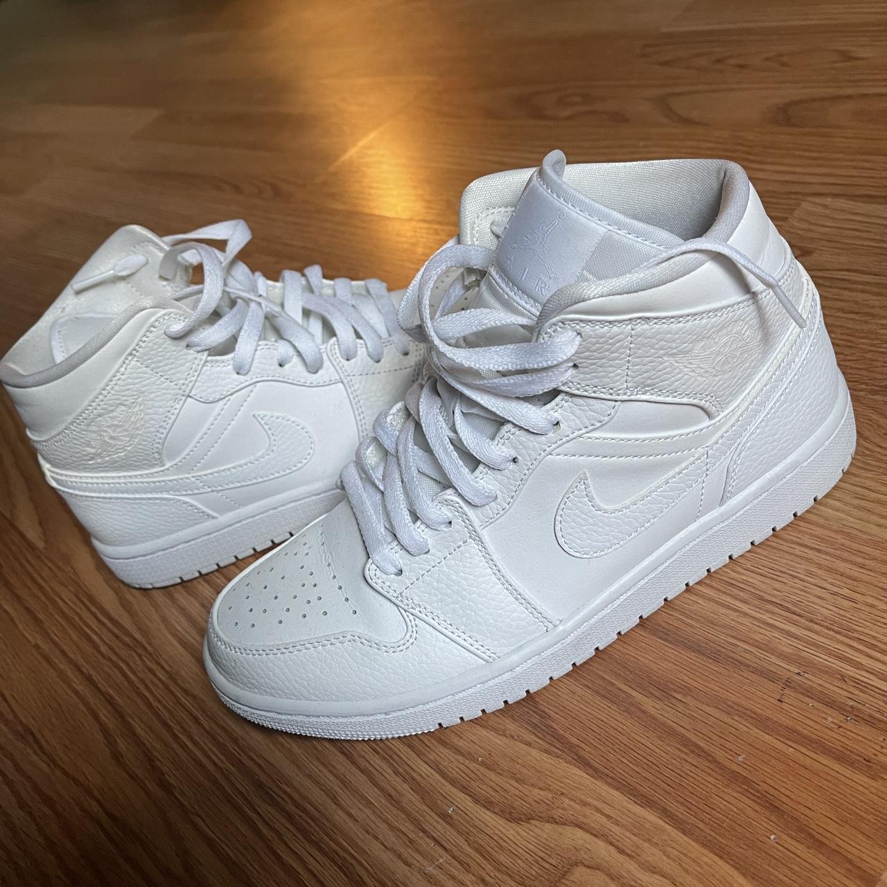 Nike Women's White Trainers | Depop