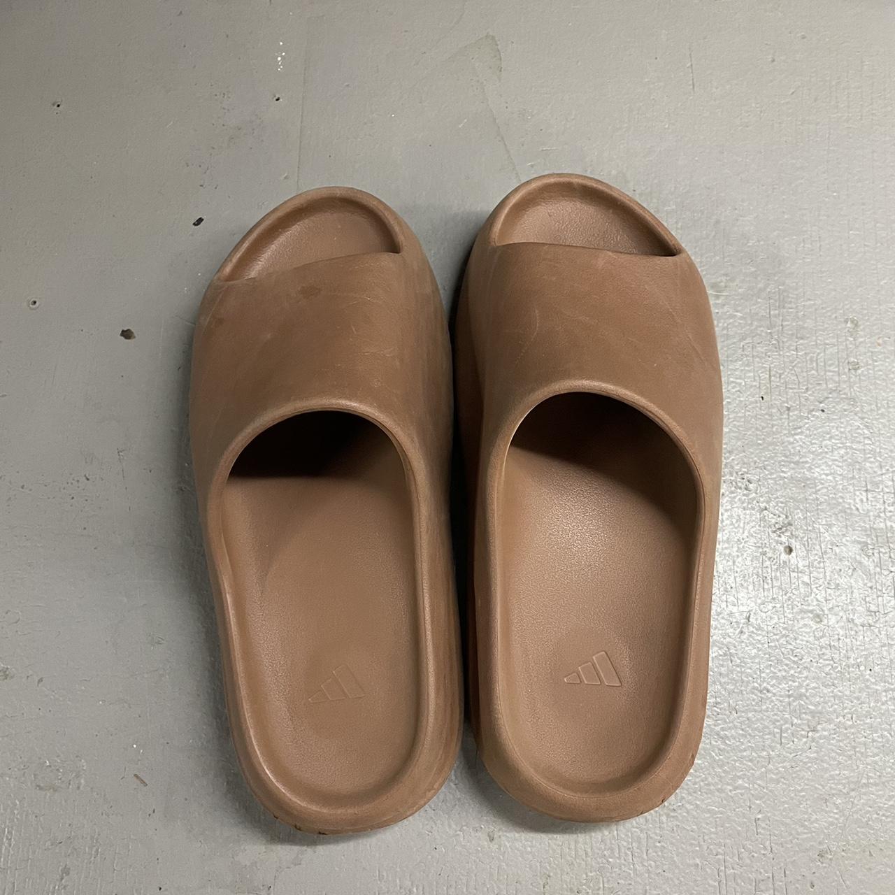 yeezy slide core mens slide sandals