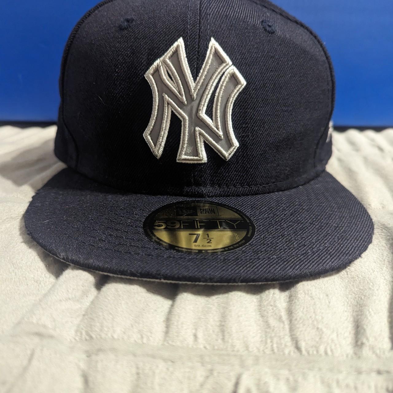 NY Yankee 7 1/2 all black fitted